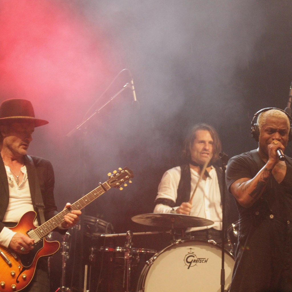 Vintage Trouble med Nalle på ”hemmaplan”